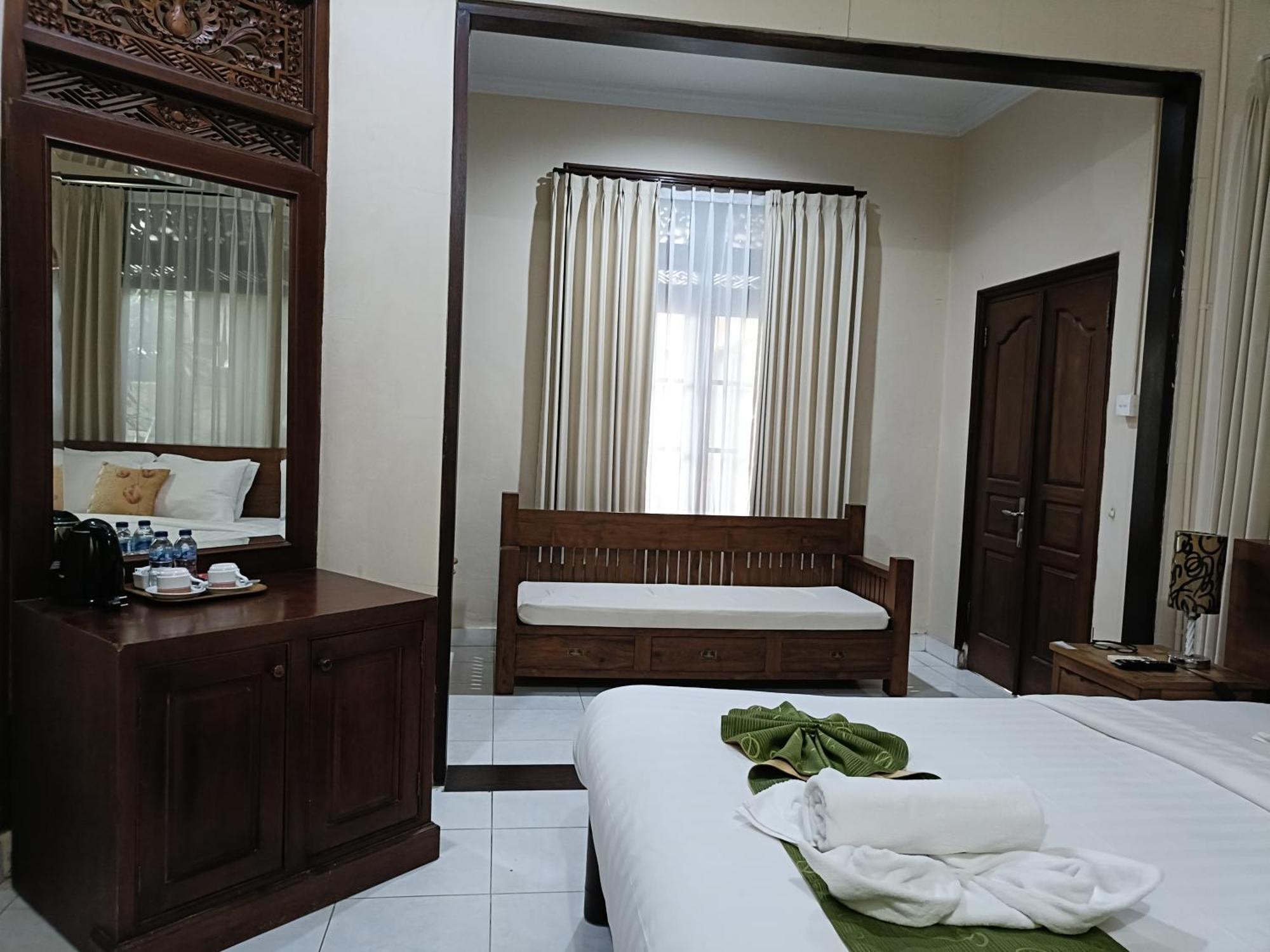 Ngetis Home Stay Санур Экстерьер фото